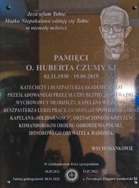 Tablica upamiętniająca Huberta Czumę