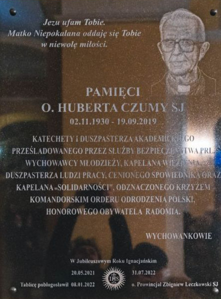 Tablica upamiętniająca Huberta Czumę